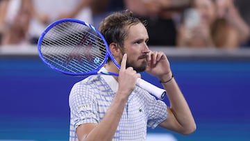 NEW YORK, NEW YORK - AUGUST 24: Daniil Medvedev reacts during a delay in play after a controversial call in the third against Benjamin Bonzi of France during their Men's Singles First Round match on Day One of the 2025 US Open at USTA Billie Jean King National Tennis Center on August 24, 2025 in the Flushing neighborhood of the Queens borough of New York City. Elsa/Getty Images/AFP (Photo by ELSA / GETTY IMAGES NORTH AMERICA / Getty Images via AFP)