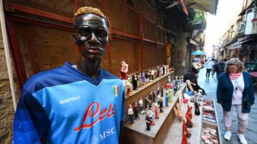 (FILES) In this file photo taken on March 24, 2023 A mannequin at the effigy of Napoli's Nigerian forward Victor Osimhen is displayed on March 24, 2023 in the San Gregorio district of Naples, as the city braces up for its potential first Scudetto championship win in 33 years. - From narrow streets to balconies, the whole city of Naples is tinged with blue, the colour of its football club which is about to win the Scudetto for the first time since 1990, then with Diego Maradona, who is still revered as a saint today. (Photo by Alberto PIZZOLI / AFP)