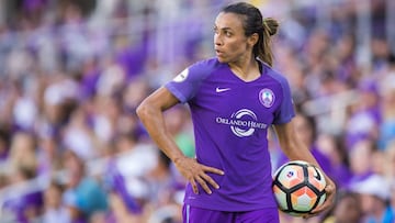 La mejor jugadora de todos los tiempos, Marta, publicó este martes un mensaje en el que deja en duda su continuidad en el fútbol en 2019 y su equipo le contesta.