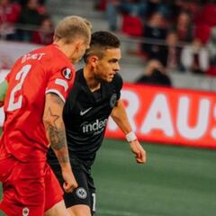 Santos Borré, titular en victoria de Frankfurt en Europa League