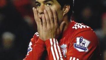 Luis Suárez durante un partido contra el Liverpool.
