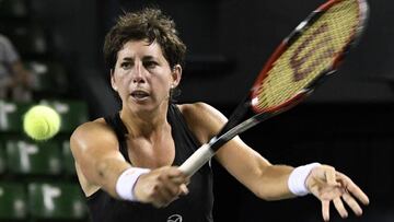 Carla Suárez pasa a octavos al ganar a Wickmayer 6-4 y 6-3