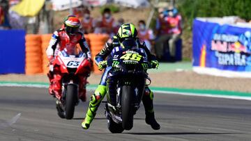 Rossi ensayando una salida en Jerez.
