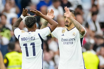 Rodrygo y Joselu chocan, la tarde del partido ante el Getafe.