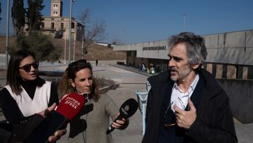 El abogado de Alves Cristóbal Martell ofrece declaraciones a los medios después de visitar al al exjugador del F.C Barcelona, en el penitenciario Brians 2, a 17 de febrero de 2023, en San Esteban Sasroviras, Barcelona, Catalunya (España).