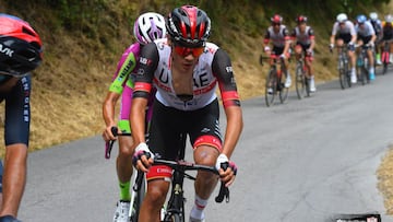 El ciclista espa&ntilde;ol Juan Ayuso, en su primera carrera con el UAE Emirates en el Tour de los Apeninos.