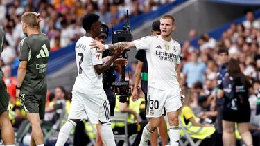 Mastantuono, entra al campo en el partido ante el Espanyol.
