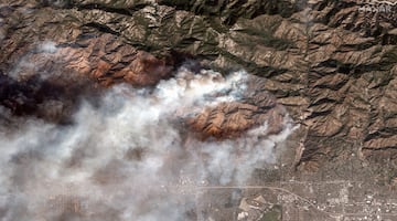 Imagen satelital general de Maxar del incendio Eaton en Arcadia, California.