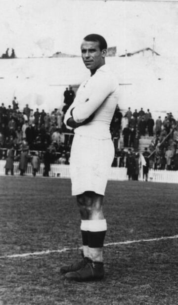 José Samitier empata con Esnaola con 83 partidos. El jugador del Barcelona y Real Madrid anotó 70 goles en la competición.