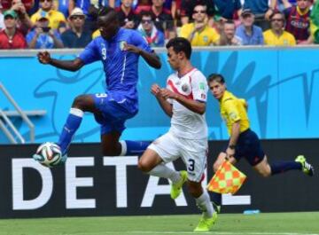 Mario Balotelli y Giancarlo Gonzalez 