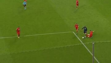 El penalti que falló Torres, fue fuera del área.