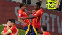 Nico Williams y Lamine Yamal celebran el partidazo y el pase a la final.