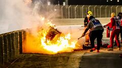 El monoplaza del piloto francés se ha incendiado tras un fuerte impacto en la curva tres del Gran Premio de Bahréin. Romain Grosjean salió por su propio pie del monoplaza. El accidente llegó tras un cambio de dirección del piloto de Haas, en el que se ha tocado con el Alpha Tauri de Kvyat.