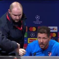 El percance de Simeone en Old Trafford: "Esto es lo mismo que los partidos..."