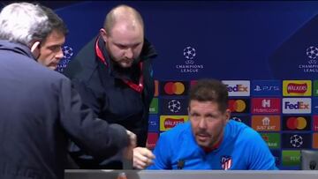 El percance de Simeone en Old Trafford: "Esto es lo mismo que los partidos..."