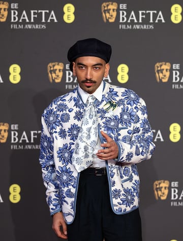 Nabhaan Rizwan posa en la alfombra roja de los premios BAFTA 2025 celebrados en el Royal Festival Hall del Southbank Centre de Londres.