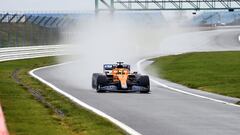 Lando Norris rueda con el McLaren de 2021.
