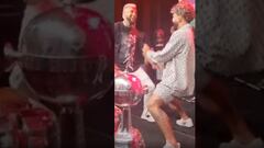 Vidal arma la fiesta con Gabigol y saca los pasos prohibidos: ¡el alma de Brasil!