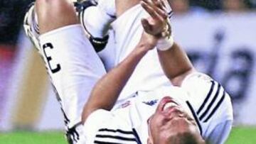 <b>DOLOROSO. </b>Pepe, con gestos de dolor, por el pisotón de Faubert.