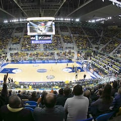 El Gran Canaria retira el parqué e instala el que había antes