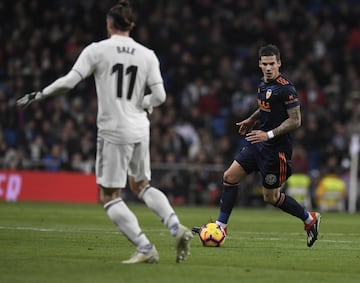 Santi Mina.