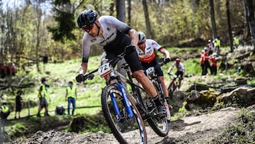 Sergio Mantec&oacute;n, biker del MMR, en plena carrera de Copa del Mundo.