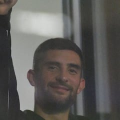 El agente de Álvaro González acude a las oficinas del Valencia