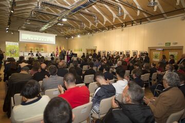 El Ayuntamiento de Valdeolmos-Alalpardo como organizador del "IV Torneo de Fútbol Cadete Vicente del Bosque. Villa de Alalpardo y del II Torneo de Fútbol Femenino" cada año premia a personas o instituciones por su apoyo al deporte.