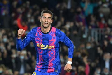 En el mercado de invierno de 2022, el Barcelona cerr¨® el fichaje del extremo valenciano procedente del Manchester City.