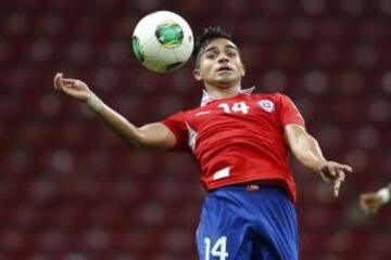 Bryan Rabello marcó el gol clave de Chile ante Perú que permitió la clasificación al Mundial. Estuvo en Sevilla B donde tuvo continuidad, pero salió a préstamo y no ha podido consolidarse. Estuvo en Deportivo La Coruña, Luzern, Leganés y ahora en Santos Laguna.