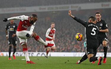 Wenger denies employing mind games with Lacazette