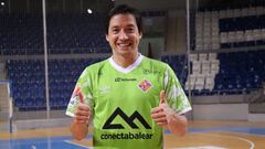 El ala brasileño Bruno Rocha 'Chaguinha' posando en su presentación con el Palma Futsal.