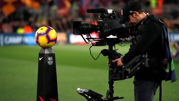 C&aacute;mara en un partido de LaLiga en el Camp Nou