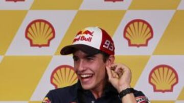 M&aacute;rquez: &quot;Rossi me pone la presi&oacute;n, pero debe ganar a Lorenzo&quot;