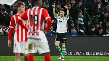 Gol de Iñigo Vicente, del Racing, al Sporting.