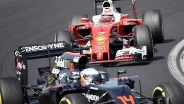 Fernando Alonso y Kimi Raikkonen durante el Gran Premio de Hungría de Fórmula 1 2016.