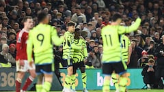 Nottingham (United Kingdom), 30/01/2024.- Arsenal'Äôs Bukayo Saka celebrates with team mates after scoring a goal during the English Premier League soccer match between Norttingham Forest and Arsenal FC, in Nottingham, Britain, 30 January 2024. (Reino Unido) EFE/EPA/PETER POWELL EDITORIAL USE ONLY. No use with unauthorized audio, video, data, fixture lists, club/league logos, 'live' services or NFTs. Online in-match use limited to 120 images, no video emulation. No use in betting, games or single club/league/player publications.
