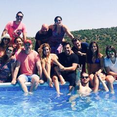 Los concursantes de 'Operación triunfo' se reúnen en la piscina