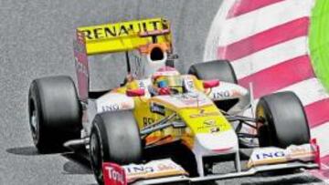 La parte trasera del Renault.