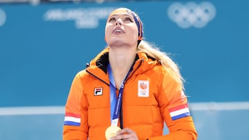 MILAN (Italy), 09/02/2026.- Gold medalist Jutta Leerdam of the Netherlands looks on after the Women's 1000m of the Speed Skating competitions at the Milano Cortina 2026 Winter Olympic Games, in Milan, Italy, 09 February 2026. (Italia, Países Bajos; Holanda) EFE/EPA/TERESA SUAREZ