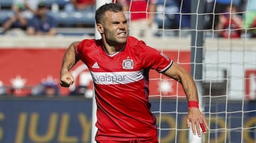 Nació en Serbia pero representa a Hungría a nivel de selecciones. Fue el mejor goleador de la última campaña de la MLS, en la que consiguió 24 goles en 34 partidos. Es de las máximas figuras del Chicago Fire junto a Bastian Schweinsteiger.