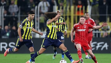Soccer Football - UEFA Europa League - Play Off - First Leg - Fenerbahce v Nottingham Forest - Sukru Saracoglu Stadium, Istanbul, Turkey - February 19, 2026 Fenerbahce's Matteo Guendouzi in action with Nottingham Forest's Elliot Anderson REUTERS/Umit Bektas