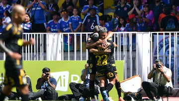 Futbol, Coquimbo Unido vs Universidad de Chile.
Copa Betano Coquimbo 2025.
El jugador de Coquimbo Unido Nicolas Johansen, centro, celebra con sus companeros su gol contra Universidad de Chile durante el partido de la Copa Betano Coquimbo 2025 disputado en el estadio Francisco Sanchez Rumoroso en Coquimbo, Chile.
05/01/2025
Alejandro Pizarro Ubilla/Photosport
Football, Coquimbo Unido vs Universidad de Chile.
Betano Coquimbo Cup 2025.
Coquimbo Unido's player Nicolas Johansen, center, celebrates with teammates after scoring against Universidad de Chile during the Coquimbo 2025 Betano Cup match at the Francisco Sanchez Rumoroso stadium in Coquimbo, Chile.
05/01/2025
Alejandro Pizarro Ubilla/Photosport