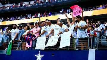 Aficionados del Real Madrid y el Barcelona antes del Clásico de pretemporada disputado en el AT&T Stadium de Dallas.