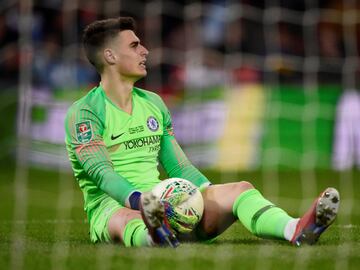 En el último minuto de la segunda parte de la prórroga de la Carabao Cup, Kepa Arrizabalaga, portero del Chelsea, se negó a abandonar el campo sustituido. El italiano Sarri había mandado a Willy Caballero saltar al campo por el portero español, pero Kepa se negó a ser cambiado. Incluso, el árbitro habló con Kepa para que abandonara el césped pero el español se negó en rotundo. El técnico italiano había tomado la decisión de sacar al guardameta argentino por Kepa, después de que el exportero del Athletic se quejará de problemas físicos. El enfado de Sarri fue mayúsculo y amagó con marcharse del banquillo hacía el vestuario. La autoridad del entrenador italiano, muy tocado por los malos resultados, queda en entredicho. Luego en la tanda de penalti el Chelsea perdió y Kepa sólo pudo atajar el lanzamiento de Sané.