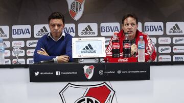 El entrenador del club argentino River Plate, Marcelo Gallardo, y el m&eacute;dico Pedro Hansing.