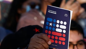 Santiago, 23 de julio de 2022.
Se realiza el Apruebazo de Maipu, encuentro que reune a la musica, el humor y rostros del mundo politico y social, que se manifestan a favor de la opcion Apruebo.
Explanada de la Plaza de Maip
Dragomir Yankovic/Aton Chile