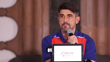 Veljko Paunovic en conferencia de prensa. Fuente: Twitter de Chivas.