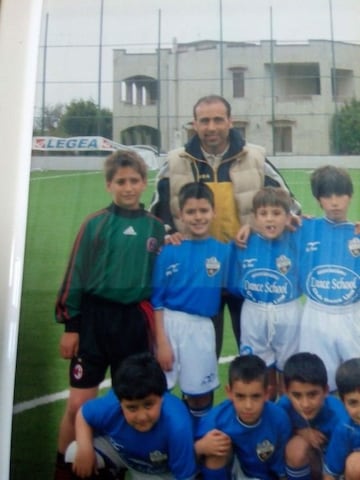 Gianluigi Donnarumma nació el 25 de febrero de 1999 en Castellammare di Stabia, Italia. 