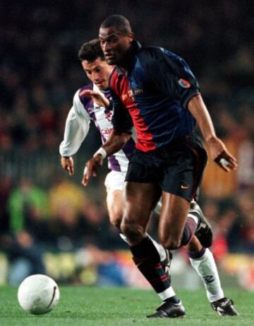 El jugador neerlands lleg al Barcelona en 1998 y estuvo hasta el 2000. No marc ningn gol.